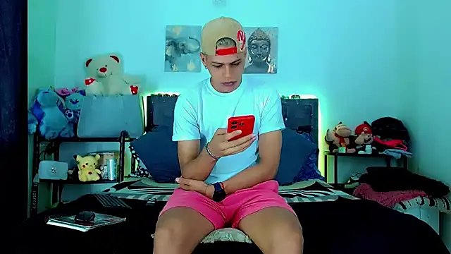 Liamscott  online show from March 15, 6:37 pm