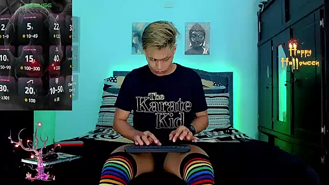 Liamscott  online show from October 11, 9:05 pm