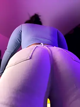 Snapshot of JulianaCastillo chatting on November 26, 9:20 am JulianaCastillo online show from November 26, 9:20 am