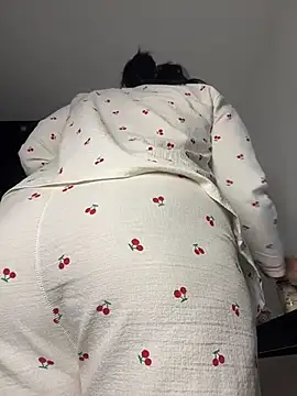 JulianaCastillo online show from April 8, 9:22 am