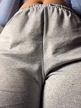 JulianaCastillo online show from March 25, 9:30 am