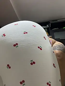 JulianaCastillo online show from March 23, 9:31 am