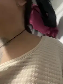 Snapshot of JulianaCastillo chatting on November 1, 9:25 am JulianaCastillo online show from November 1, 9:25 am