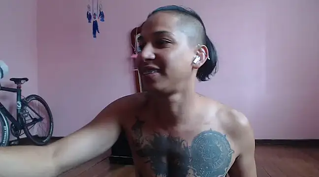 Snapshot of CoreAlejito chatting on December 18, 3:00 pm CoreAlejito online show from December 18, 3:00 pm