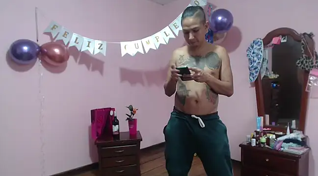Snapshot of CoreAlejito chatting on March 17, 10:40 pm CoreAlejito online show from March 17, 10:40 pm