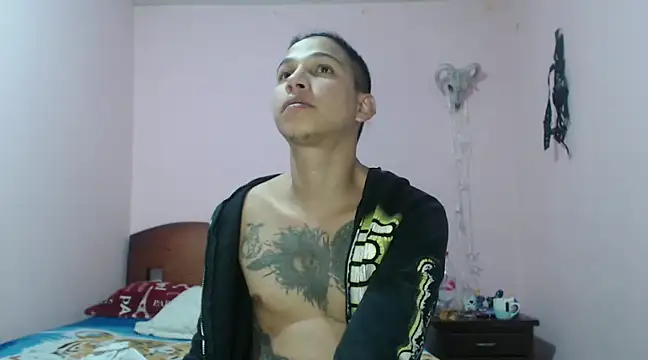 Snapshot of CoreAlejito chatting on February 21, 4:29 am CoreAlejito online show from February 21, 4:29 am