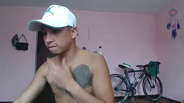 Snapshot of CoreAlejito chatting on March 1, 8:10 pm CoreAlejito online show from March 1, 8:10 pm