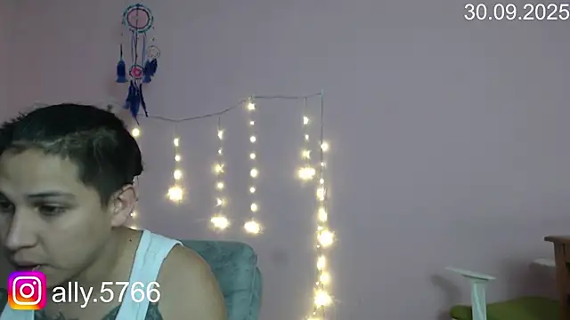 Snapshot of CoreAlejito chatting on October 1, 12:27 am CoreAlejito online show from October 1, 12:27 am