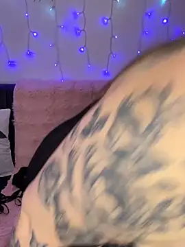 Snapshot of KikiBBW chatting on January 21, 3:10 pm KikiBBW online show from January 21, 3:10 pm