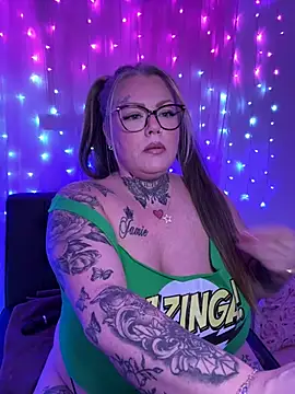 KikiBBW online show from March 14, 11:00 pm