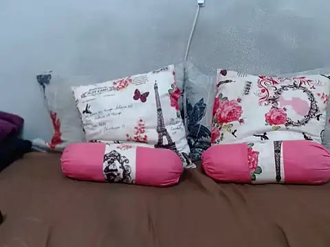 Snapshot of AREOLAKISSXX chatting on October 28, 7:40 am AREOLAKISSXX online show from October 28, 7:40 am