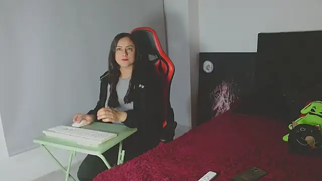 Noamartin  online show from March 3, 1:01 am