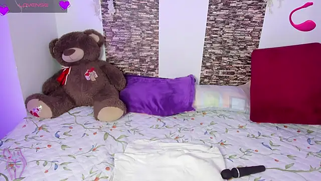 Snapshot of linda_montoya chatting on January 6, 12:03 am linda montoya online show from January 6, 12:03 am