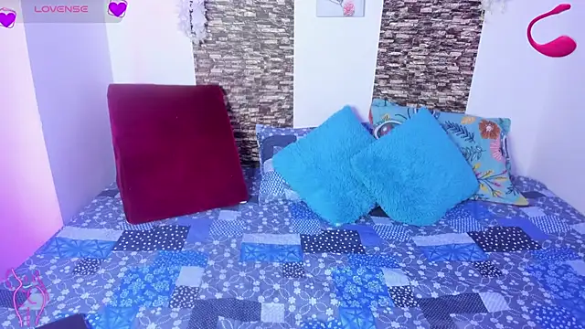 Snapshot of linda_montoya chatting on September 23, 10:17 pm linda montoya online show from September 23, 10:17 pm