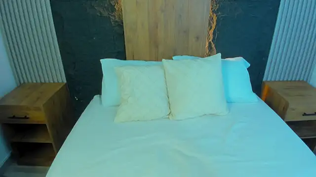 Snapshot of linda_montoya chatting on June 23, 7:23 pm linda montoya online show from June 23, 7:23 pm