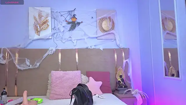 sarah cruzz  online show from October 22, 12:32 am