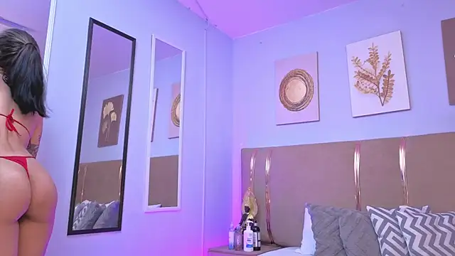 sarah cruzz  online show from April 1, 2:02 am