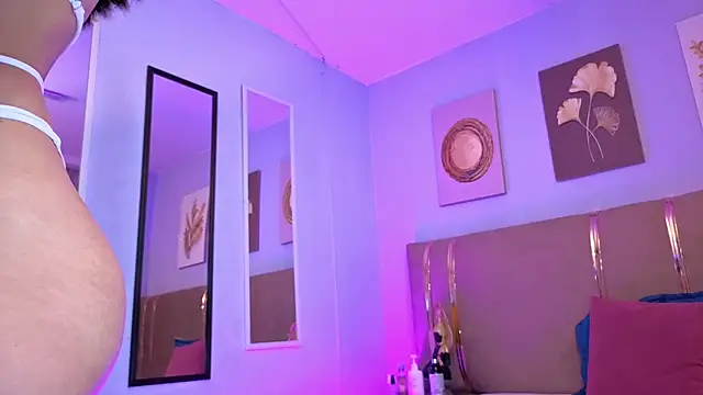 sarah cruzz  online show from December 14, 1:28 pm