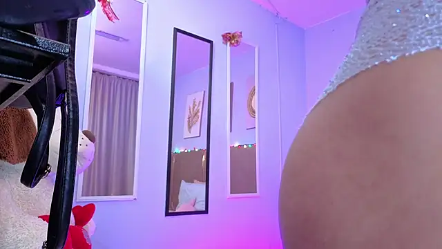 sarah cruzz  online show from January 17, 1:31 am