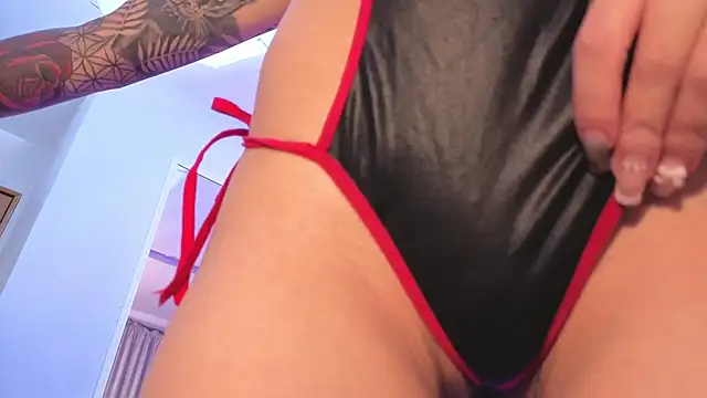 sarah cruzz  online show from April 10, 2:29 am