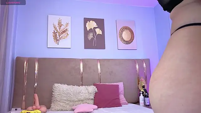 sarah cruzz  online show from November 6, 2:26 am