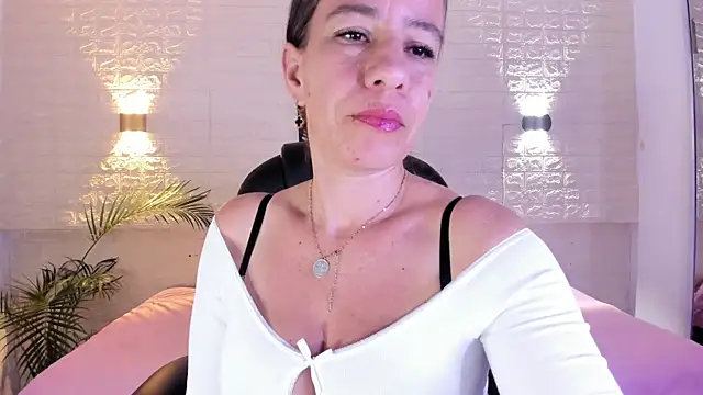 millie brown21 online show from April 18, 8:20 pm