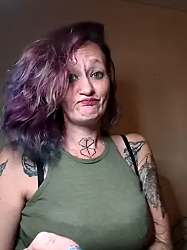 Snapshot of renegade_vyxxen chatting on February 7, 12:51 am renegade vyxxen online show from February 7, 12:51 am