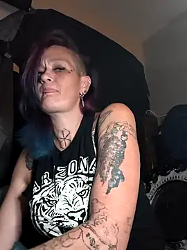 Snapshot of renegade_vyxxen chatting on January 7, 7:24 am renegade vyxxen online show from January 7, 7:24 am