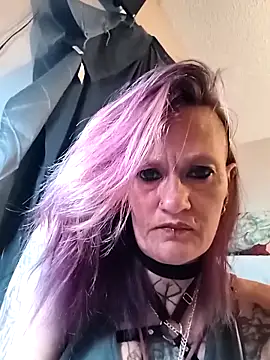 Snapshot of renegade_vyxxen chatting on March 4, 5:15 am renegade vyxxen online show from March 4, 5:15 am