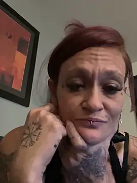 renegade vyxxen online show from February 11, 12:15 pm