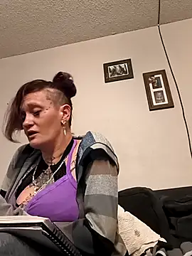 Snapshot of renegade_vyxxen chatting on February 3, 3:04 am renegade vyxxen online show from February 3, 3:04 am