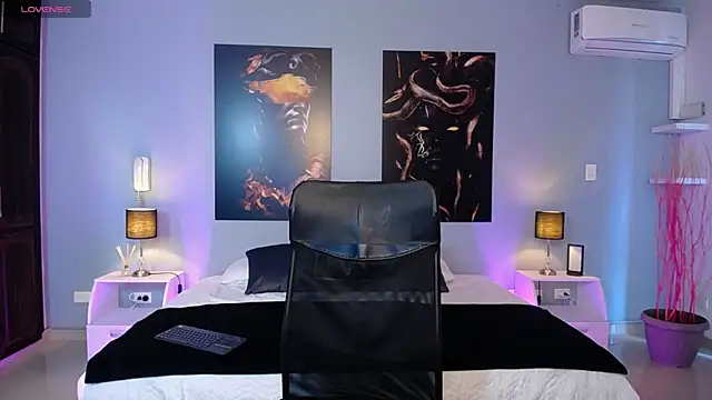 JasmineCampbell  online show from October 24, 8:30 pm