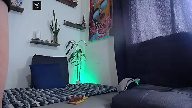 Snapshot of HillAndJack333 chatting on October 25, 12:17 pm HillAndJack333 online show from October 25, 12:17 pm