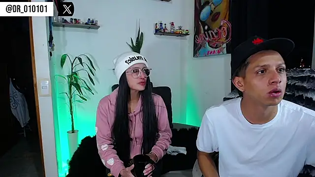 Snapshot of HillAndJack333 chatting on September 28, 1:23 am HillAndJack333 online show from September 28, 1:23 am