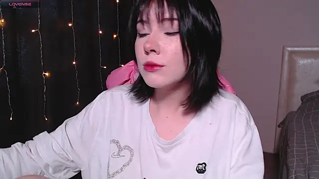 Snapshot of CutieTori chatting on March 20, 7:47 am CutieTori online show from March 20, 7:47 am