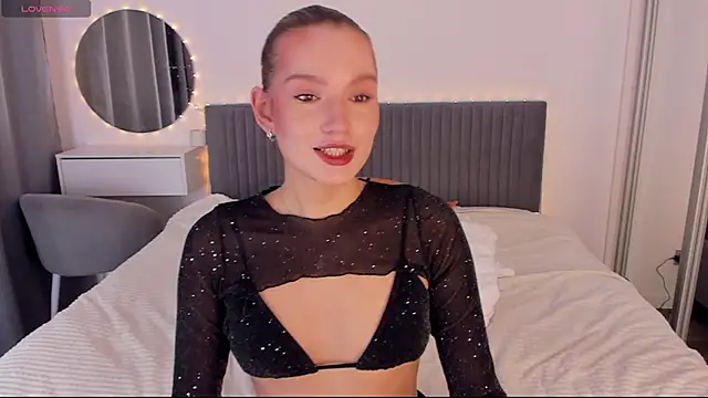 Snapshot of CassieRayss chatting on November 30, 9:43 am CassieRayss online show from November 30, 9:43 am