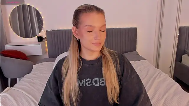 CassieRayss online show from January 8, 12:33 pm