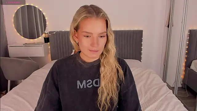 CassieRayss online show from April 8, 10:06 am