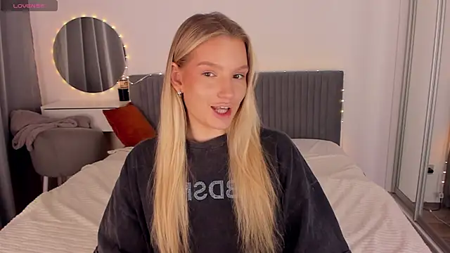 CassieRayss online show from April 24, 3:03 pm