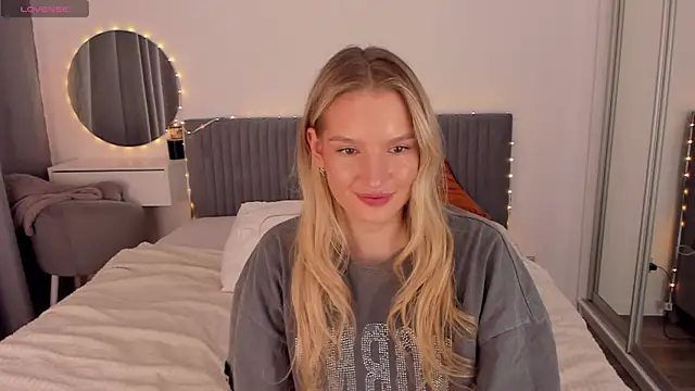 CassieRayss online show from April 29, 1:15 pm