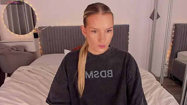 CassieRayss online show from May 10, 10:30 am