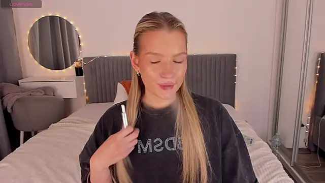 CassieRayss online show from April 25, 1:52 pm