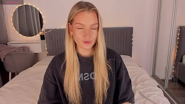 CassieRayss online show from April 20, 3:24 pm