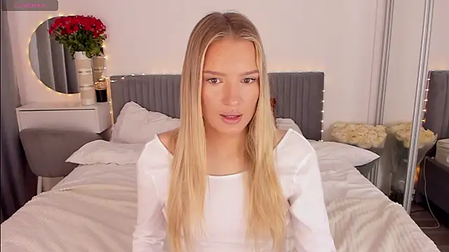 CassieRayss online show from March 25, 12:15 pm