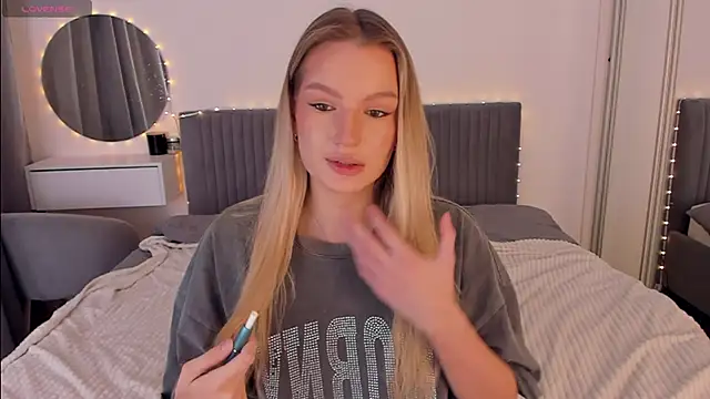 CassieRayss online show from January 13, 7:12 am