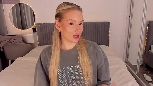 CassieRayss online show from April 15, 9:04 am