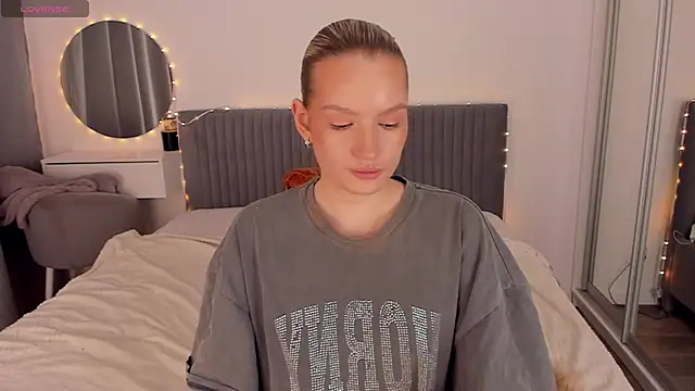 CassieRayss online show from April 28, 2:21 pm