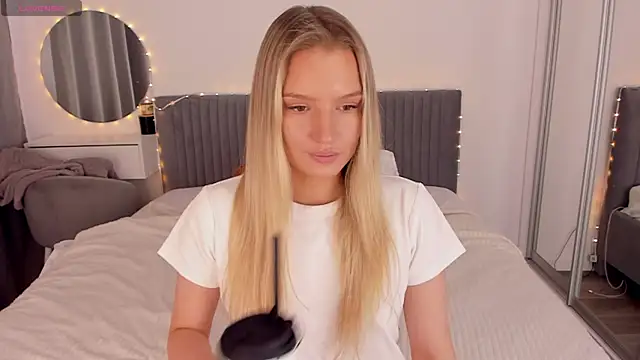 CassieRayss online show from May 8, 1:26 pm