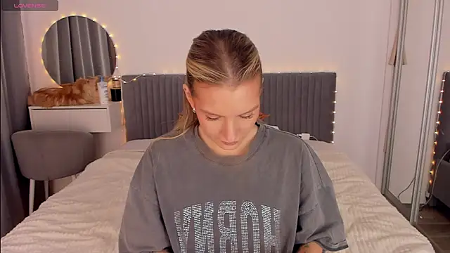 CassieRayss online show from April 2, 2:35 pm