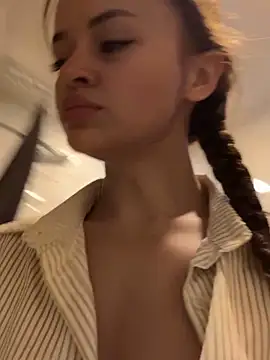 Snapshot of AngelinaTeller chatting on November 1, 1:45 am AngelinaTeller online show from November 1, 1:45 am